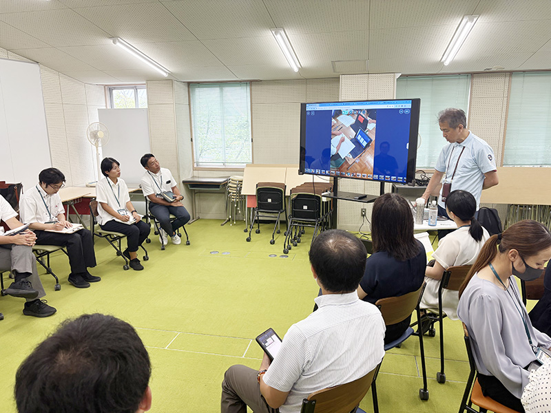 写真：「小・中合同公開研究会」を行いました