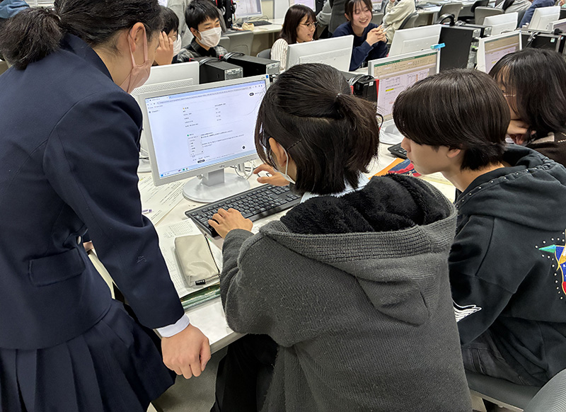 写真：生成AIを活用した統計的思考力向上のためのデータサイエンス（DS）教育の実践  AARサイクルと協同による思考促進型学習環境の構築