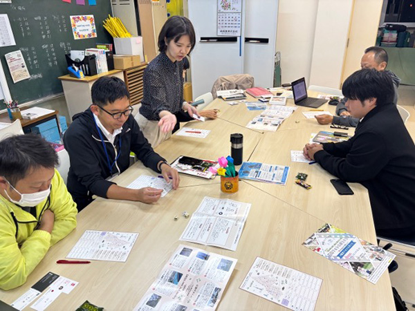 写真：アントレ教材開発中！