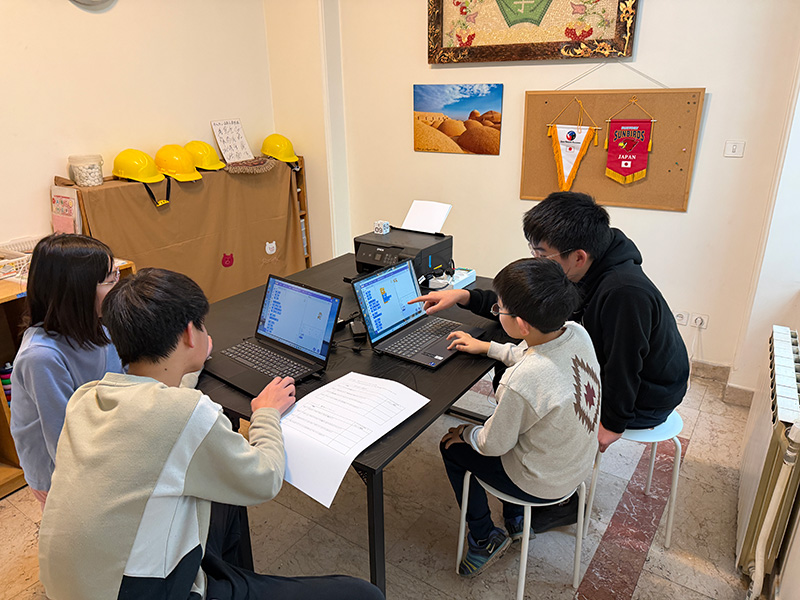 写真：異学年交流の場、テヘランチャレンジスペース