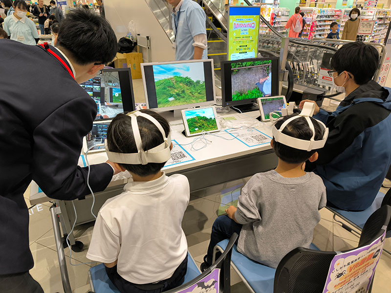 写真：VR観光体験コーナーを担当しました