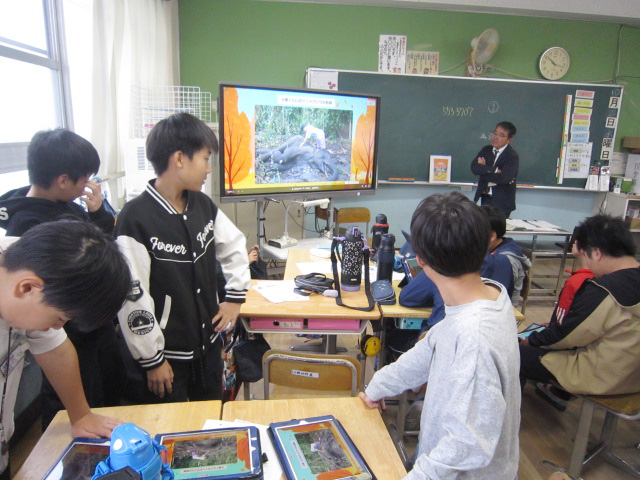 写真：カフートを使った総合の時間の授業の様子です