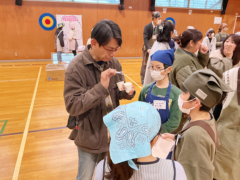 写真：保護者や地域の方に喜んでもらおう！