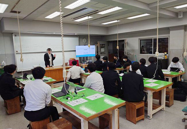 ロボットアームの制御を通して「情報の技術」の応用を考える