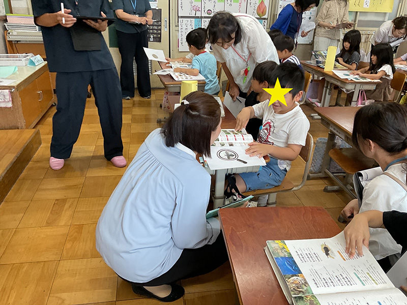 写真：事後研でのAI活用例を教職員に紹介