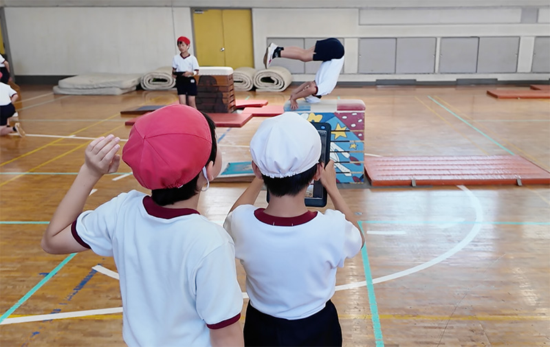 写真：骨格解析を活用した跳び箱学習