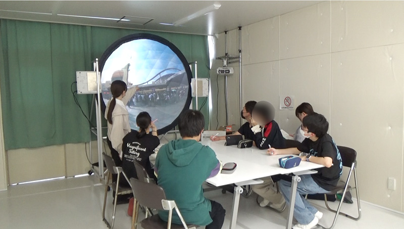 写真：VRルームで広がる事前学習の形