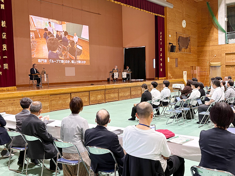 写真：全職員で学ぶ「高森の学び」