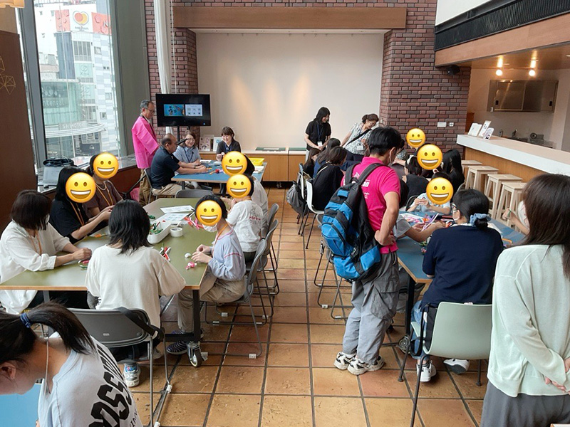写真：ドキドキわくわく　いろんな人と楽しく学ぶ　～不登校生に対してオンライン授業～