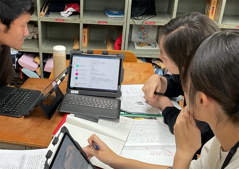 写真：事後研でAIからの問いを活用中