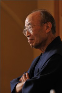 山折哲雄(やまおり・てつお) こころを育む総合フォーラム座長 1931年、サンフランシスコ生まれ。岩手県花巻市で育つ。宗教学専攻。東北大学文学部印度哲学科卒業。駒沢大学助教授、東北大学助教授、国立歴史民俗博物館教授、国際日本文化研究センター教授、同所長などを歴任。『こころの作法』『いま、こころを育むとは』など著書多数